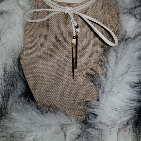 Choker - Picture 4 of 4